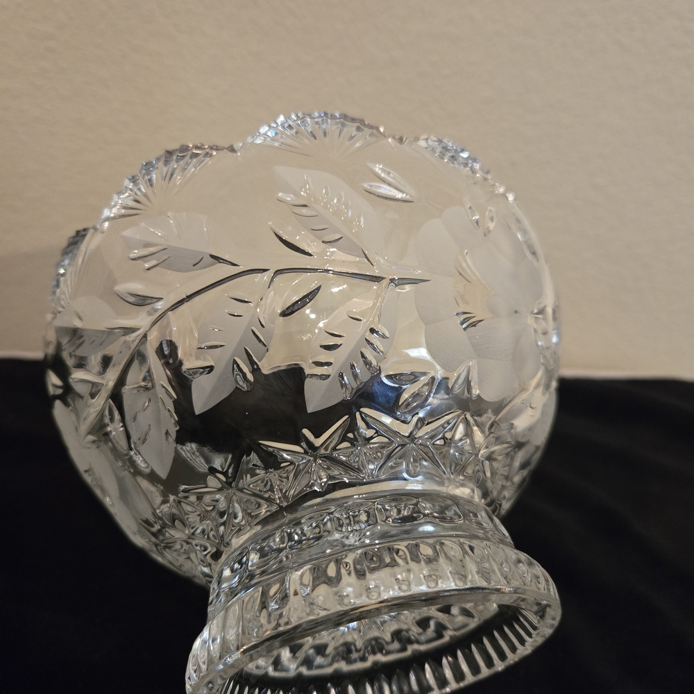 Elegant Crystal Vase with Floral Design
